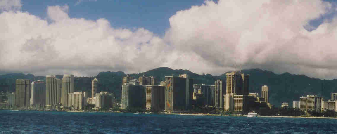 Sailing into Waikiki